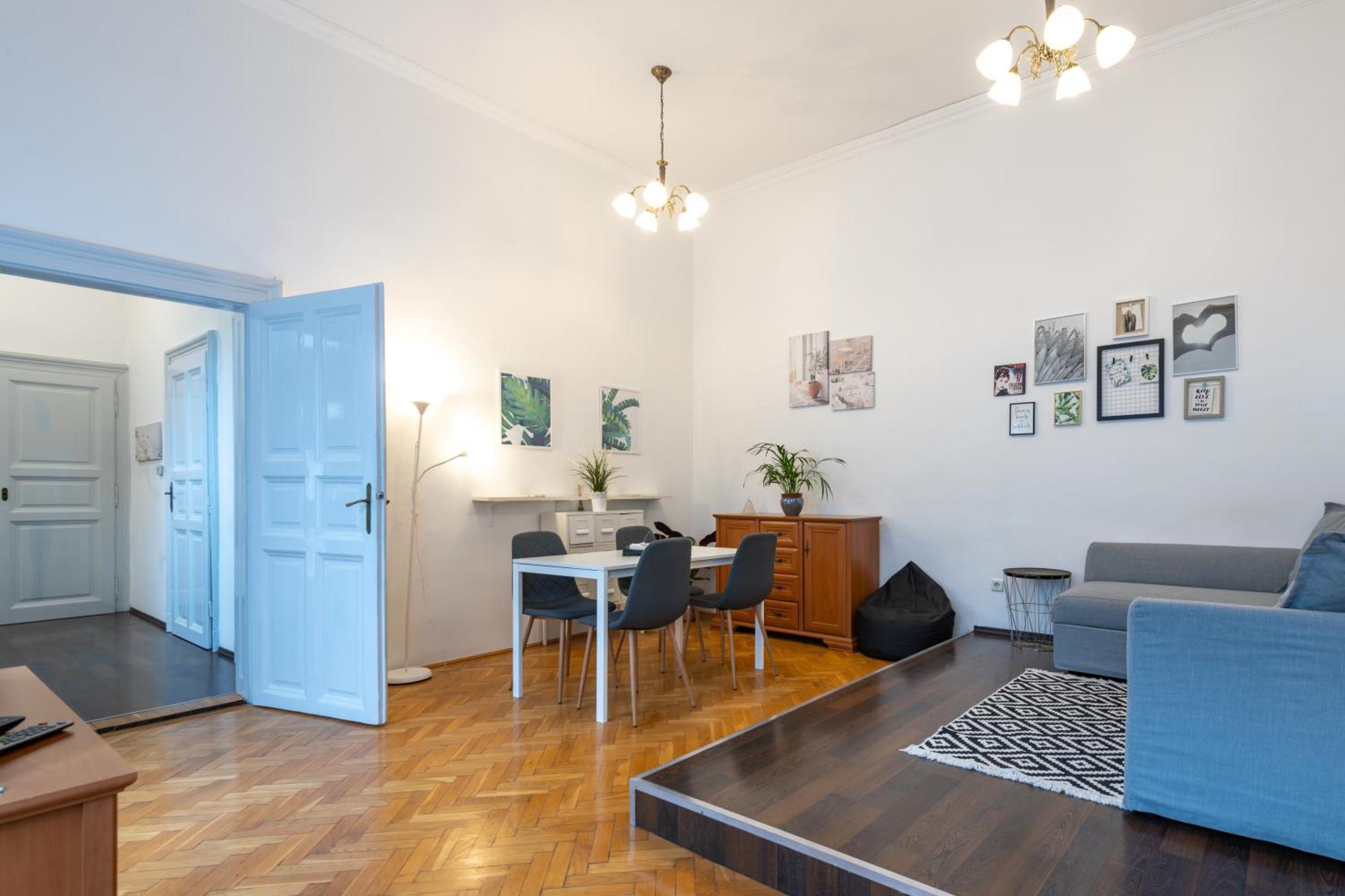 Apartment Walnut Tree *