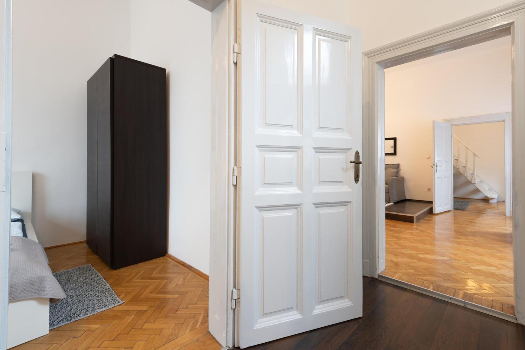 Walnut Tree Apartment *
